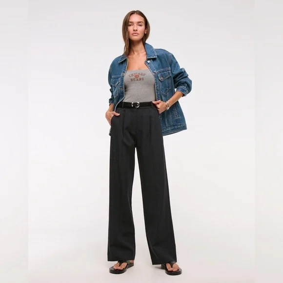 Abercrombie & Fitch women’s Sloane Tailored wide leg pants in blue - Picture 2 of 5